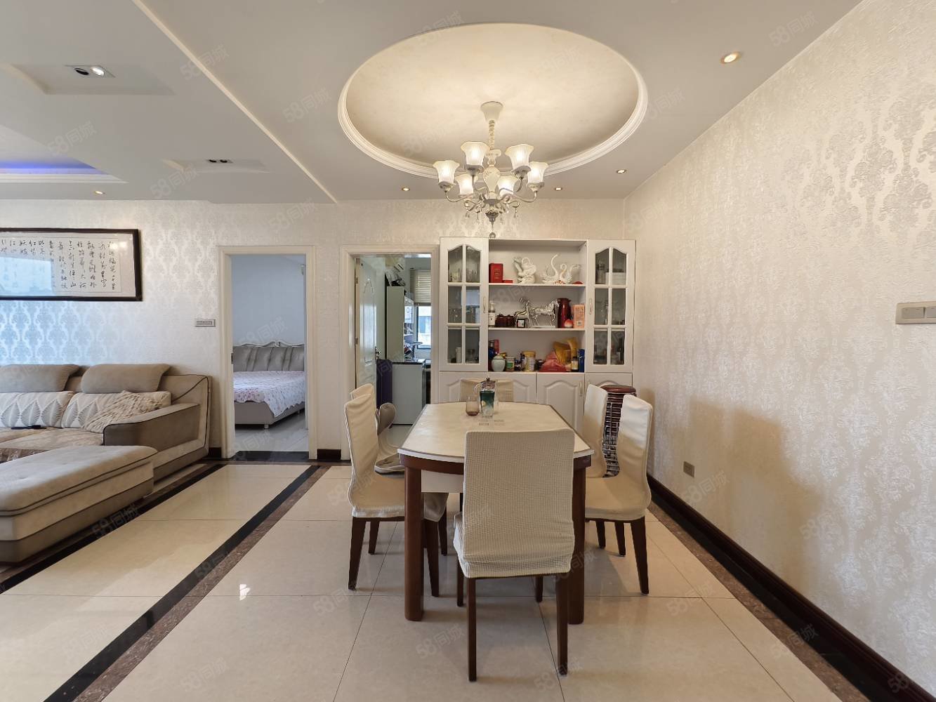 维多利亚3室2厅2卫135㎡南北92万