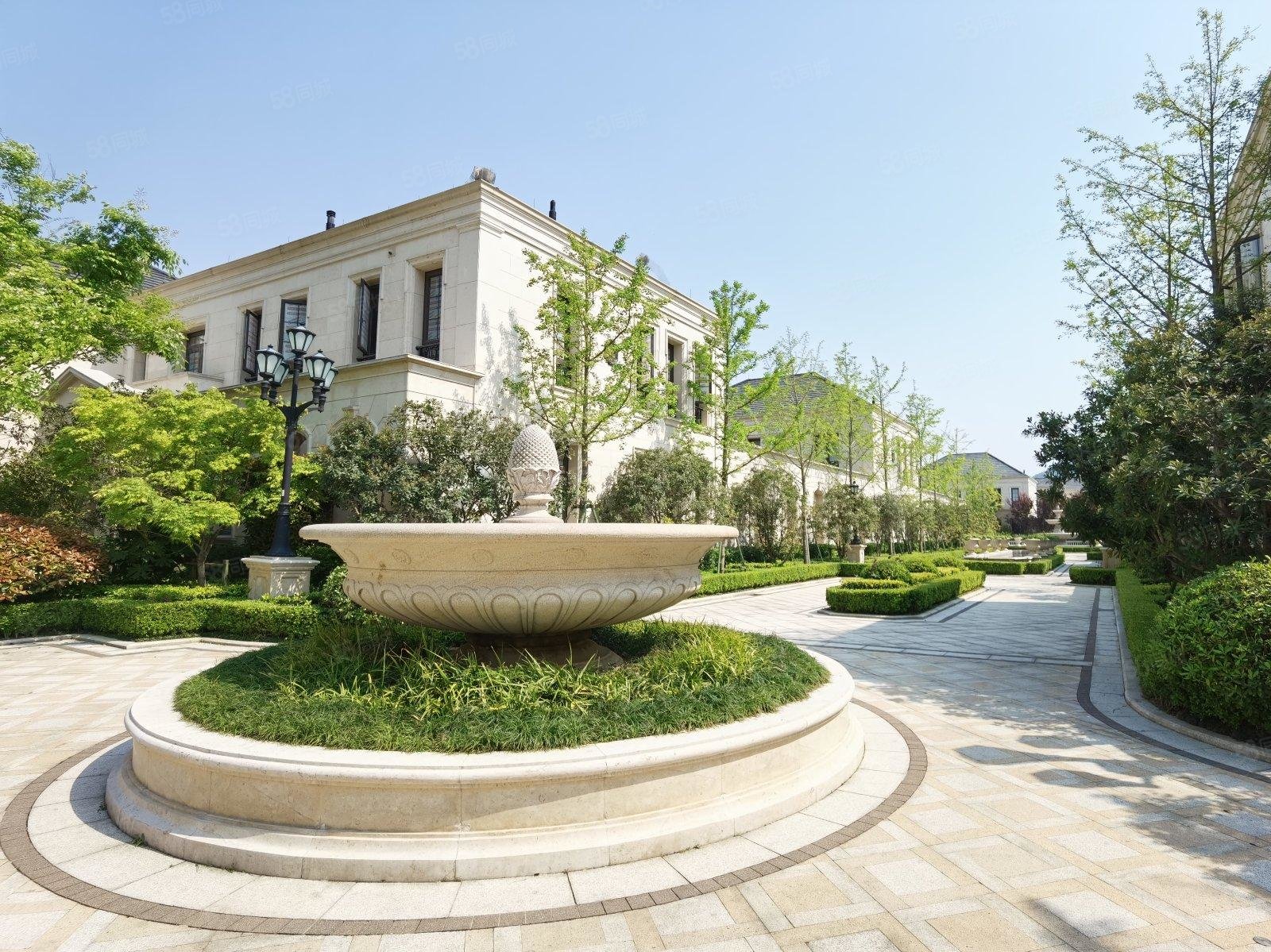 翡翠城(别墅)5室4厅5卫282.48㎡南北2400万