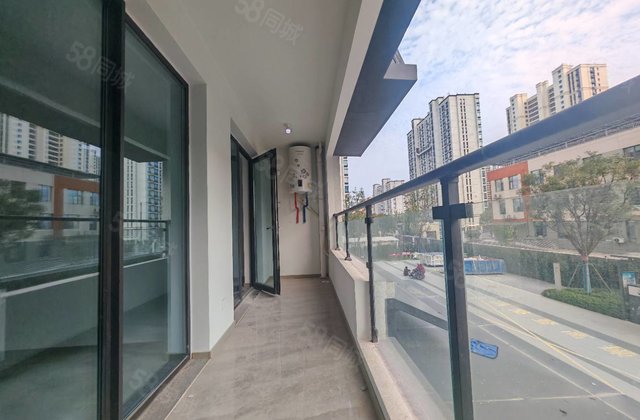 急售，聊城市人民医院  验城市芳华送车位储藏室