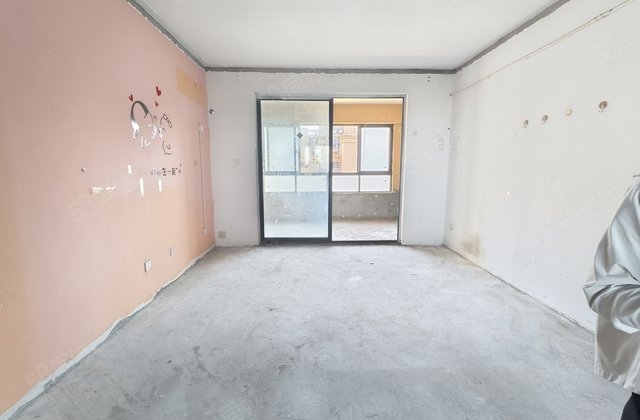 深业华府新春天里4室2厅135㎡98万二手房图片