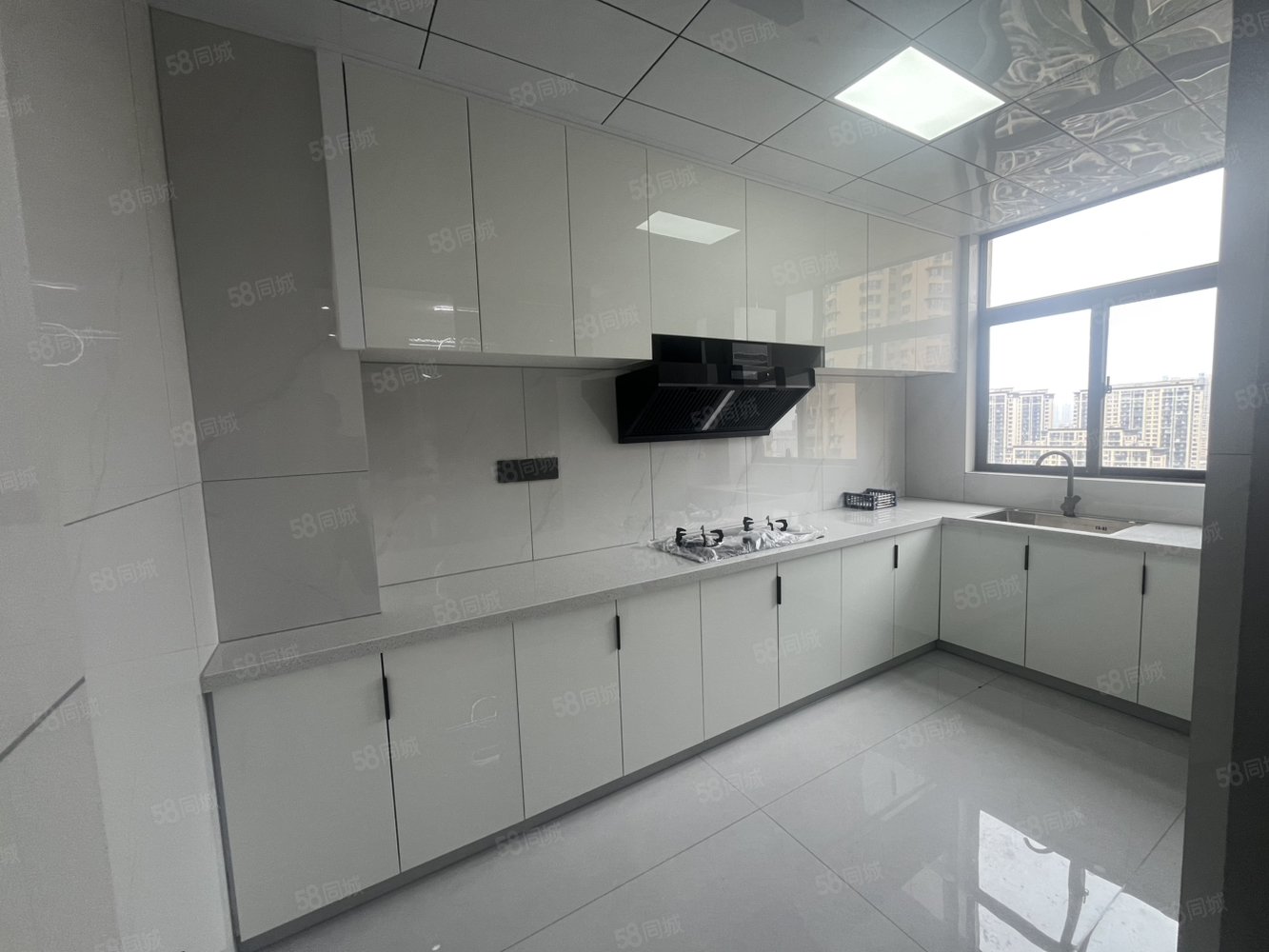 香槟国际5室2厅2卫123㎡南北72万