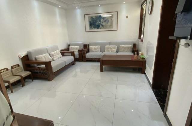 龙山花园小区 精装现房 老文轩 小区停车方便