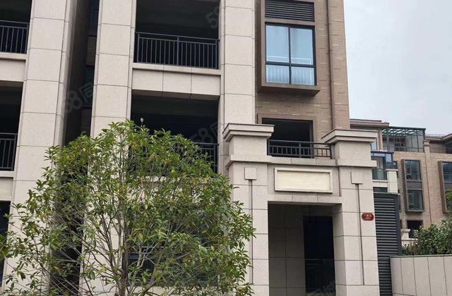 城北 业主305万庐陵一品别墅毛坯带院子和地下车库