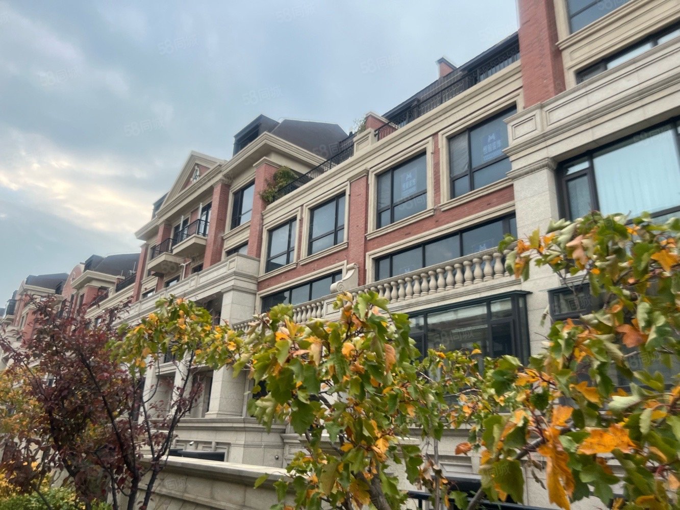 万科八栋墅2跃3层清水电梯小区中心特价秒杀