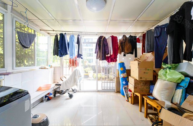 银港水晶城(E区)2室2厅68.48㎡58万二手房图片