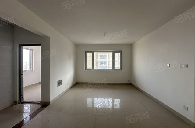 万达北邻缤纷日月城75.8万新房未住中间层大四室五千多着急出