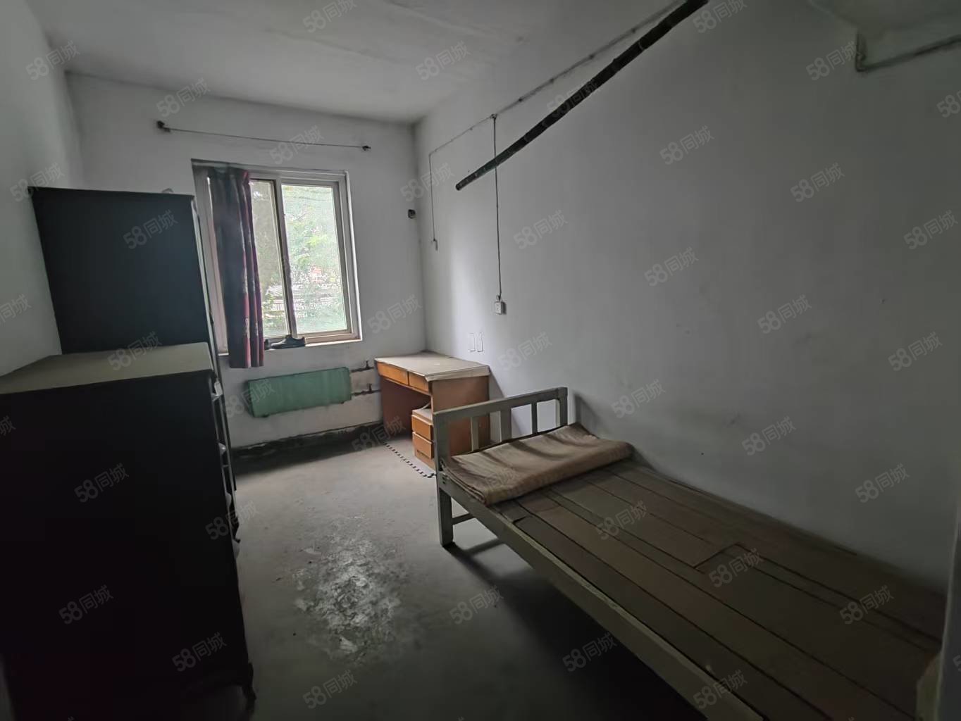 沿河小区3室2厅1卫70㎡南北31.8万