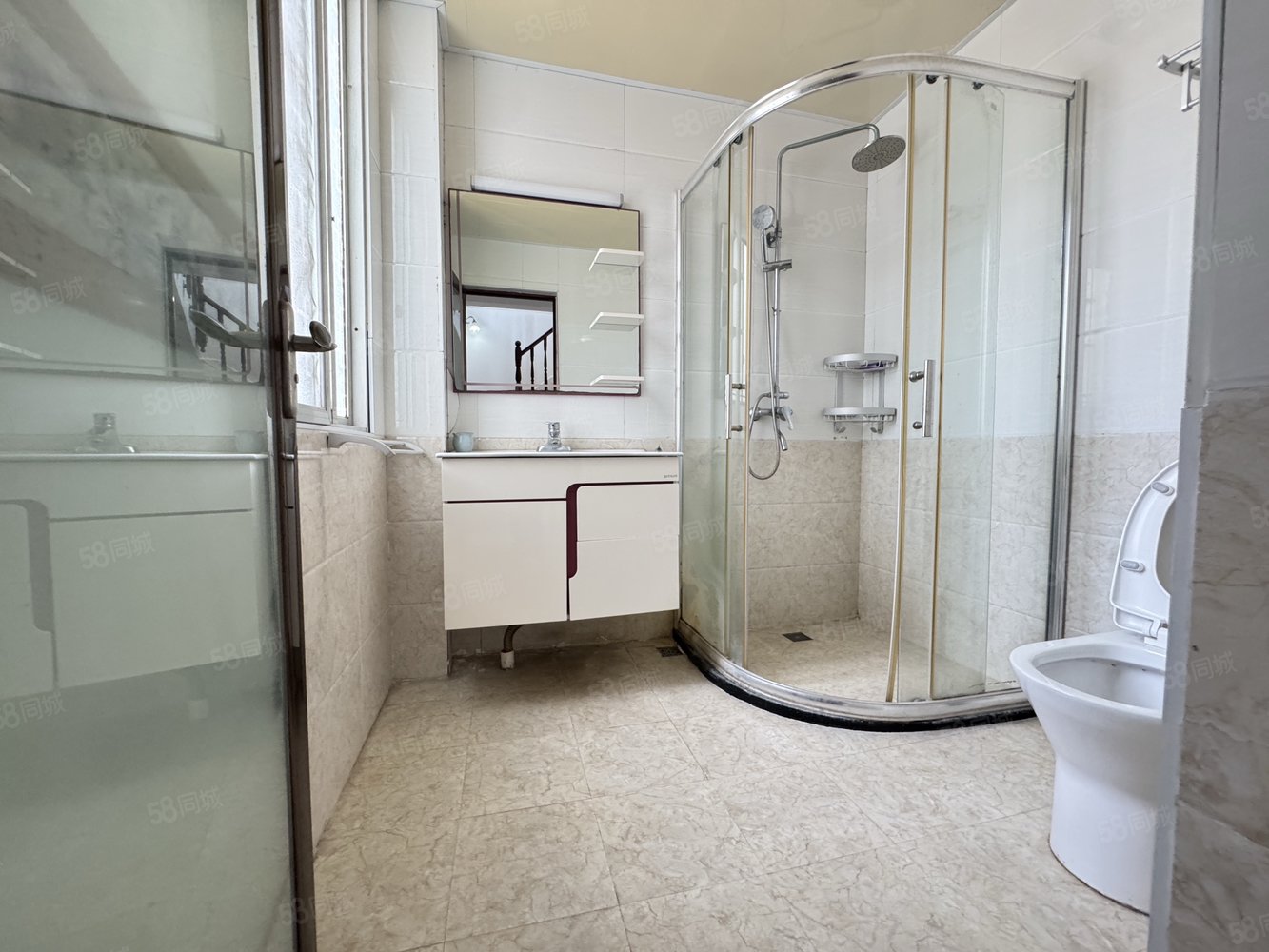 警苑6室2厅3卫160㎡南北79.8万