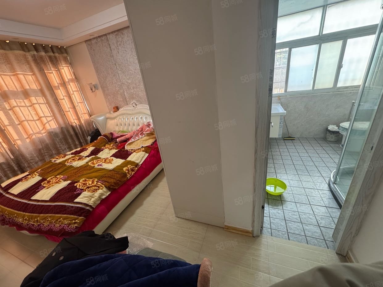 瑞湖家园3室1厅2卫127.47㎡南65万