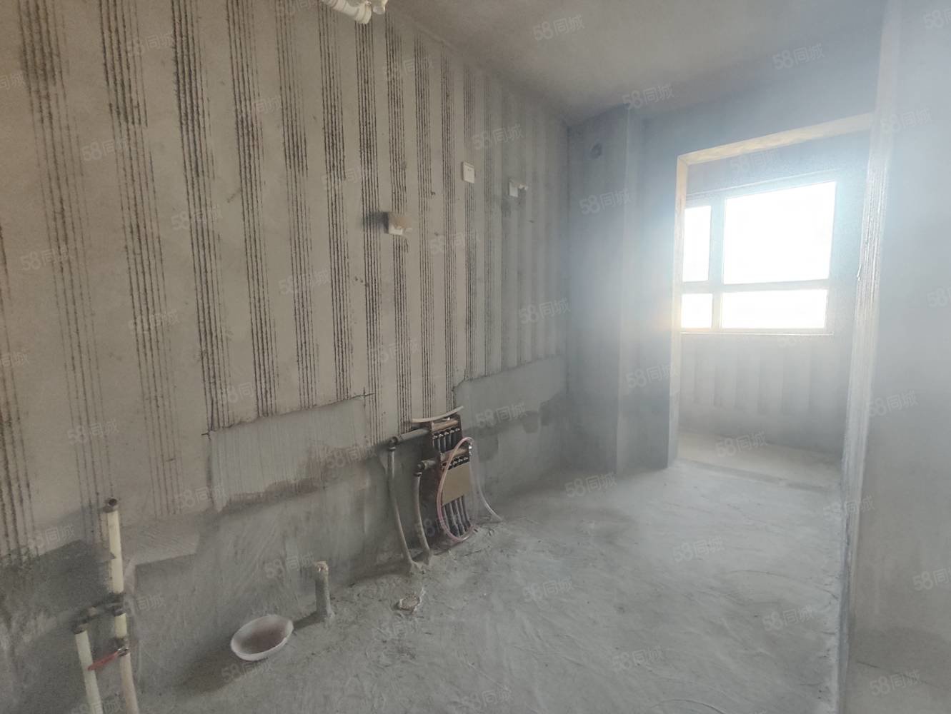 青湖铭城4室3厅2卫183㎡南北57万