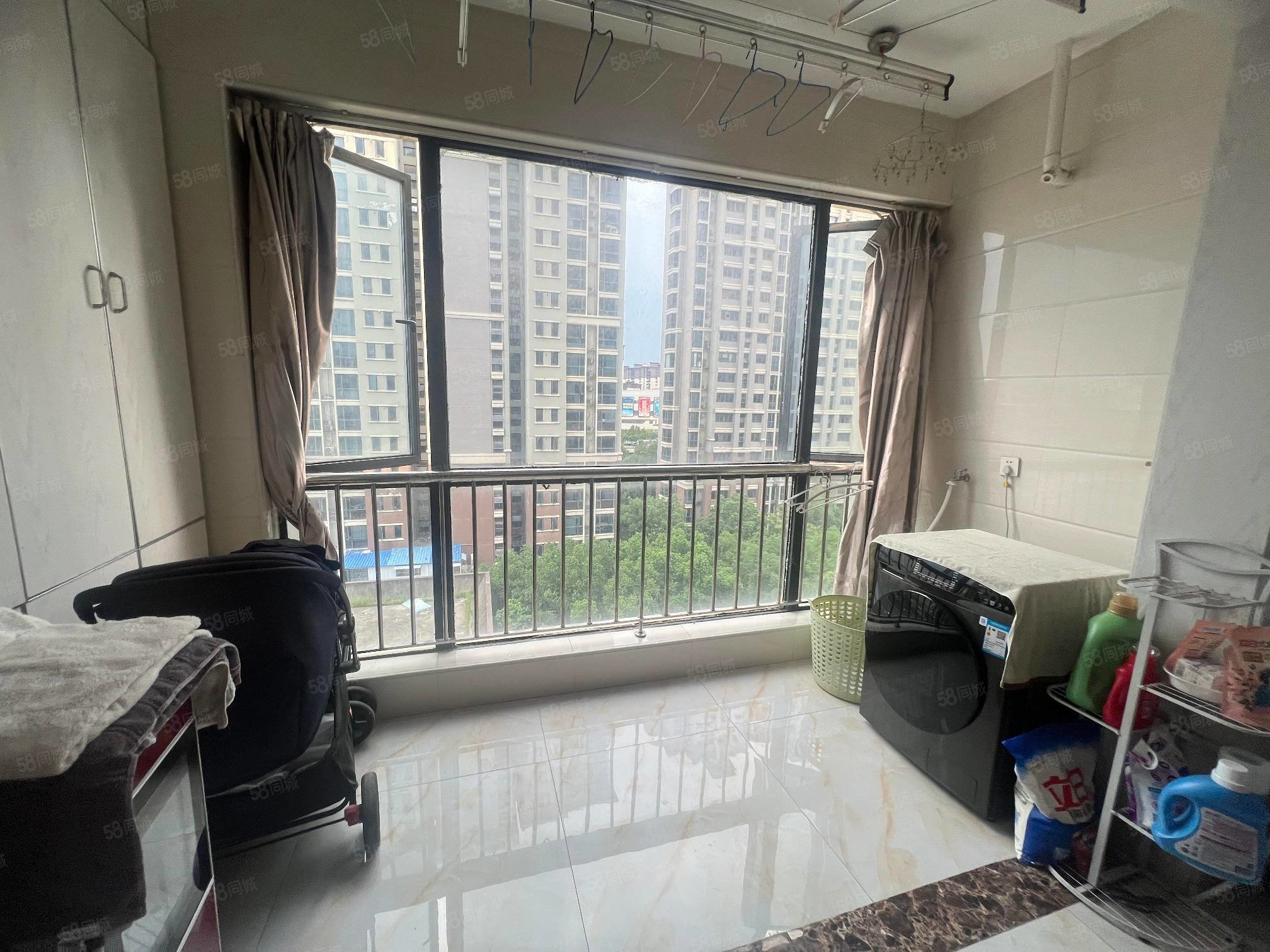 奥林清华3室2厅1卫109㎡南北52万