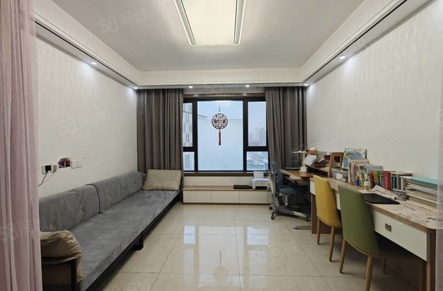 民生凤凰城16号院 精装修三室两厅两卫 带车位储藏室