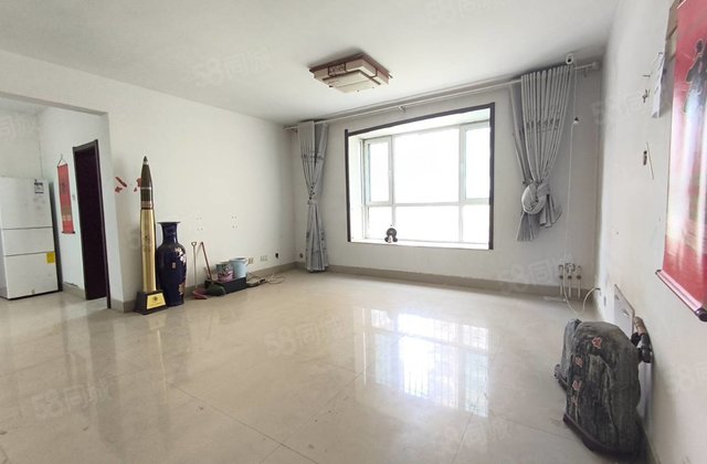 东昌中学 水城华府 138平 三室两卫 急售126万