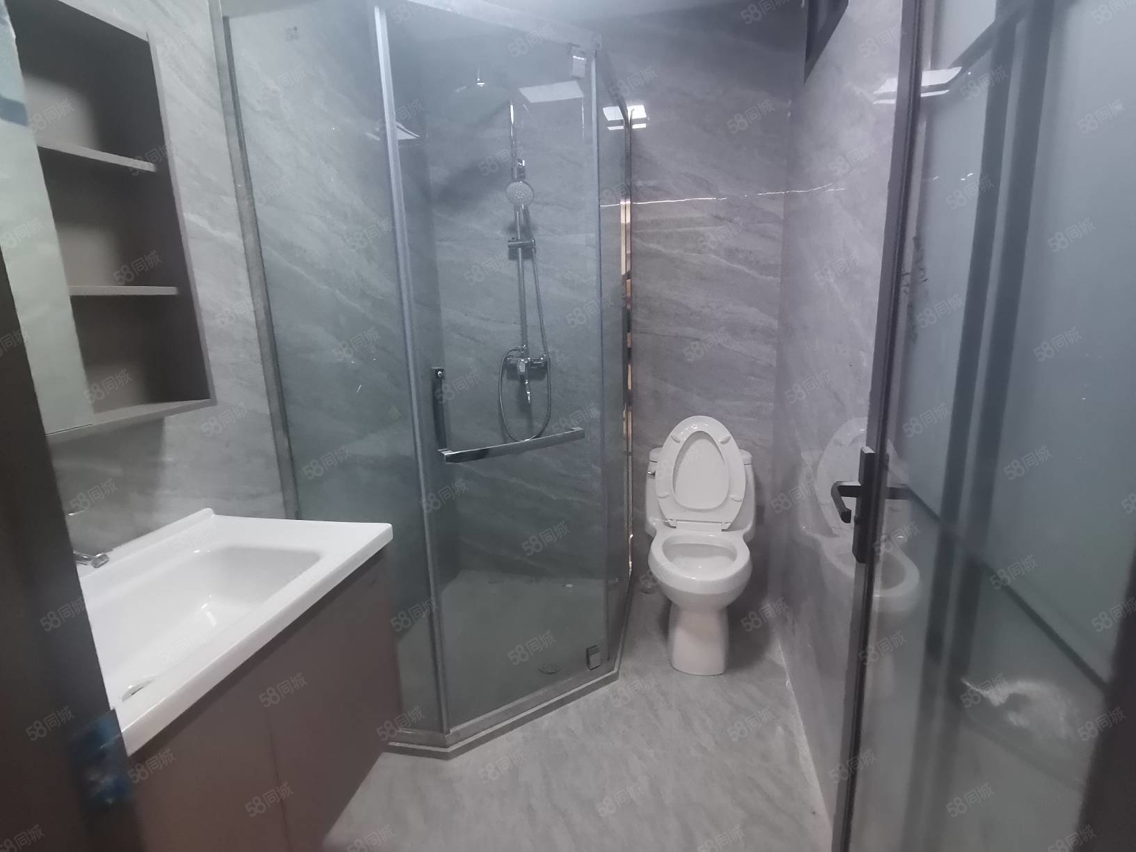 翠光一区3室2厅2卫104㎡南北78万