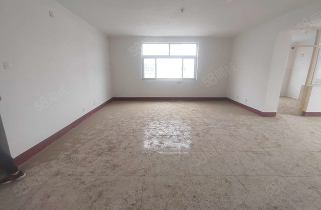 高新区文轩西邻无公摊的大三室，带地上车库，免大税，随时看