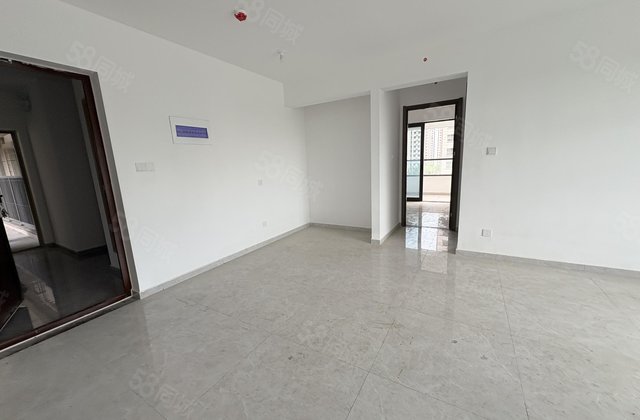 单价 六千多！！边户好楼层 车位储藏室 全新交房小区