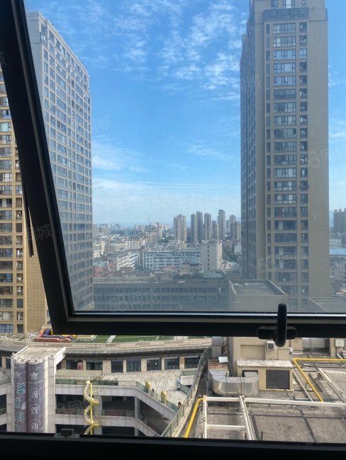 公寓 房东急用钱低价出售 中央空调家具全送,东阳银泰城(商住楼)-金华