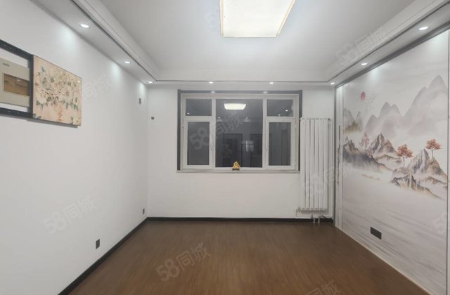 市中心位置，孝心一楼明星小区精装三室