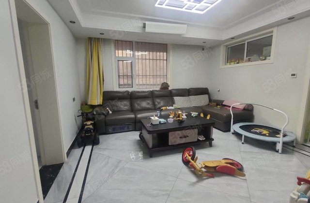 市中心一楼带大院精装修停车方便恒昌小区