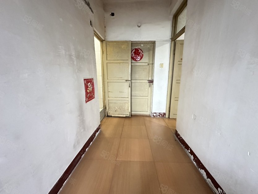 轮胎东村1室1厅1卫32㎡南8.5万