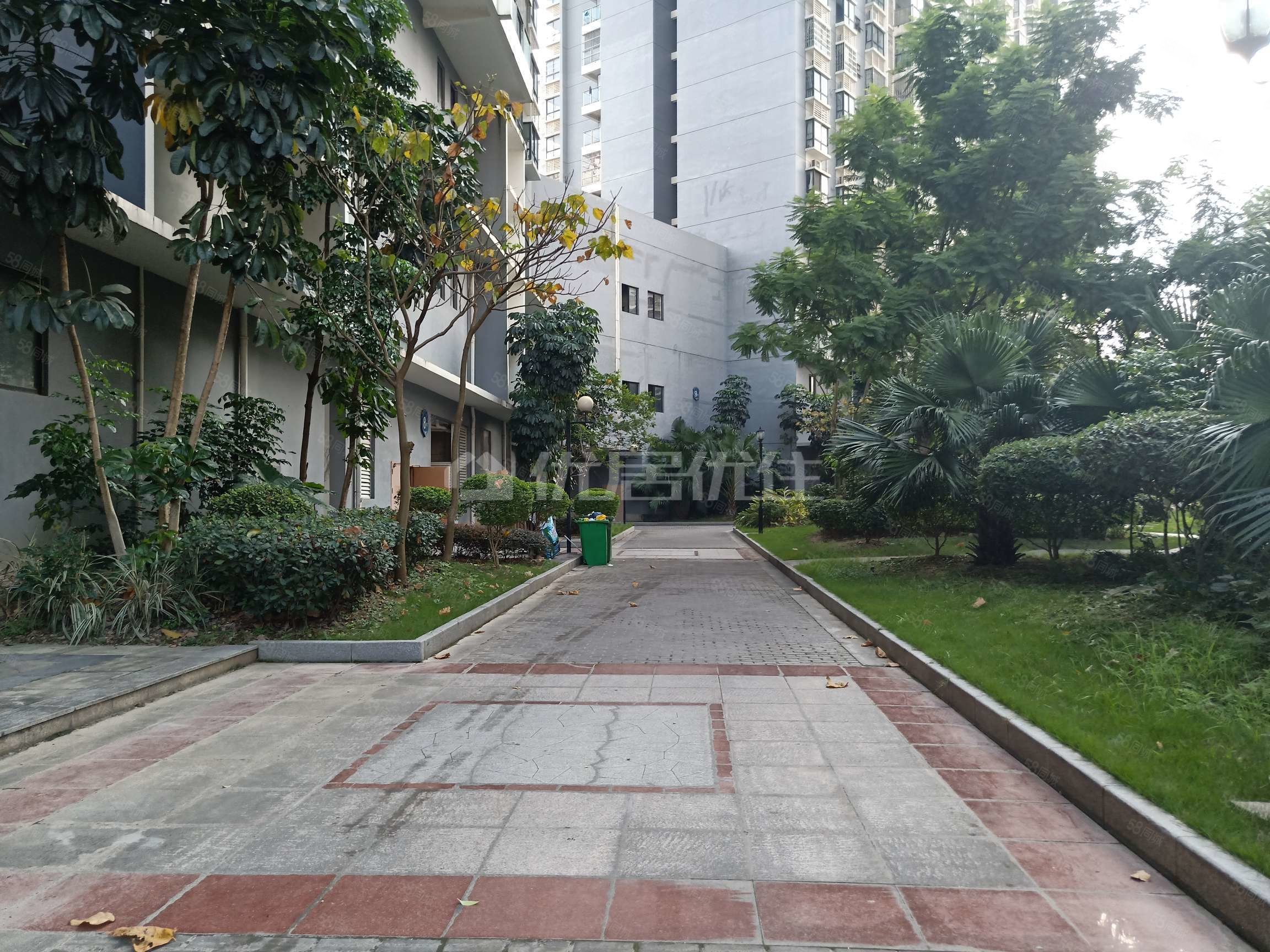 南湖边单价1万出头长湖景苑178平大平层5房 208万带车位