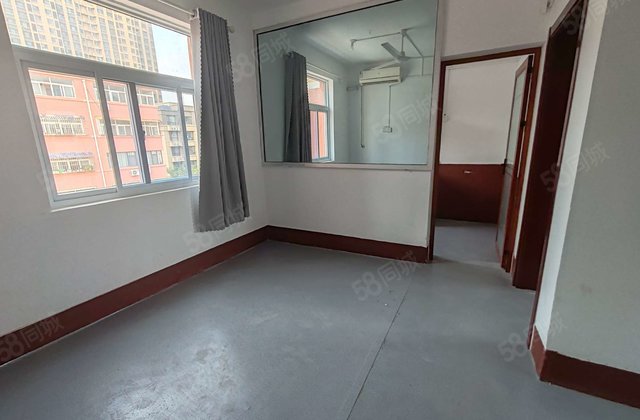 市中心多层五楼！建设路南停车方便正规两室全朝阳！振兴路  ！