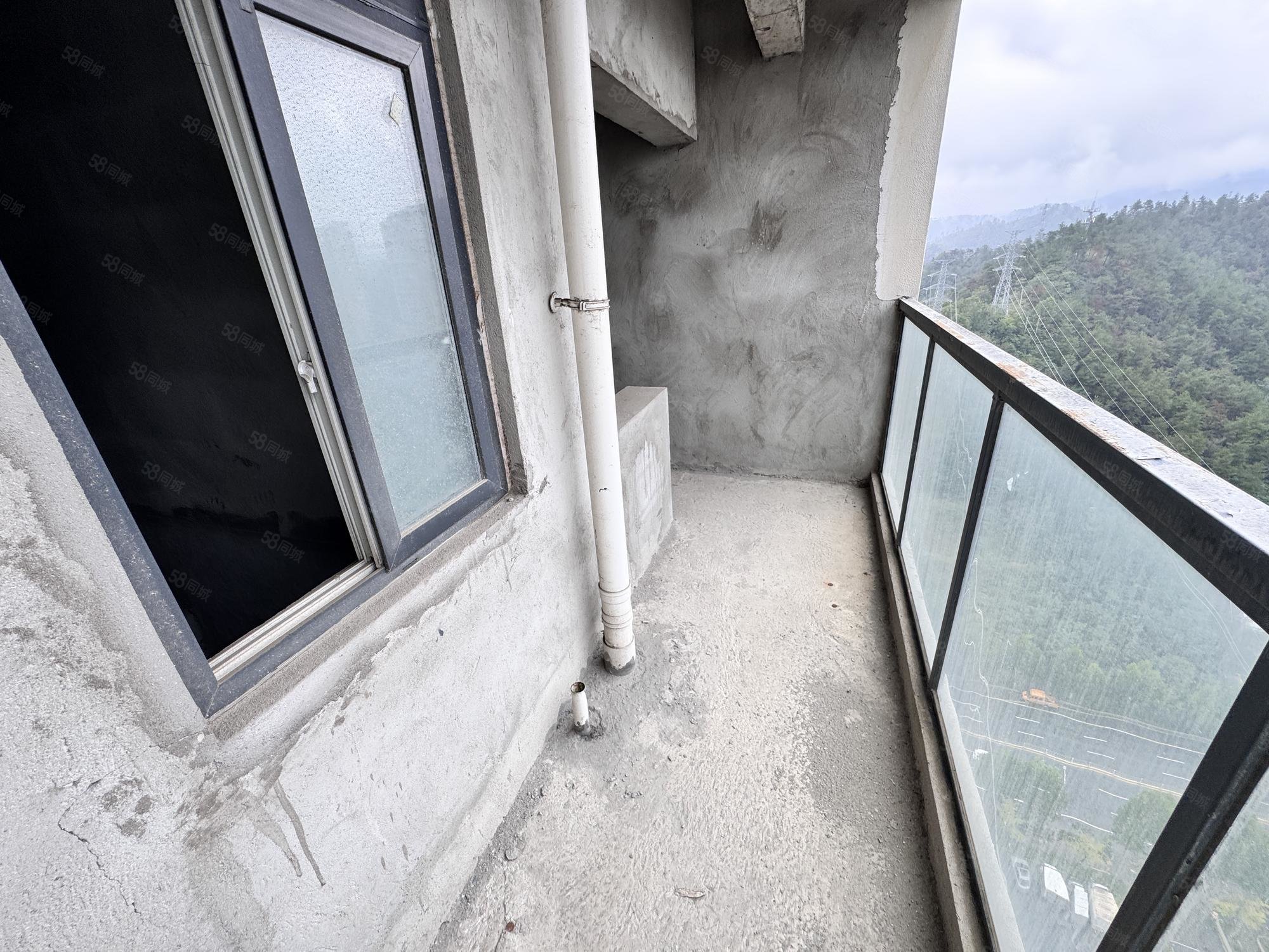 腾龙国际1室1厅1卫55.66㎡南26万