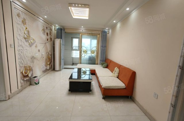 5万入住 精装三室 带车位 东边户双卫户型随时看房