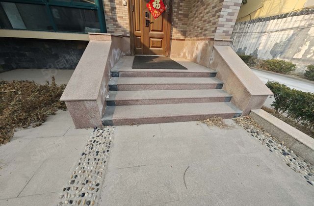 汽车站东 振兴路 伟业中华苑别墅 有院 带车库