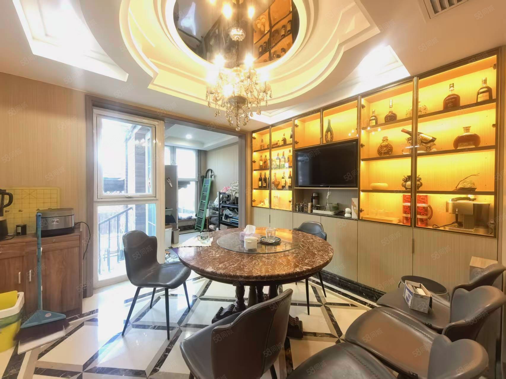 天鵝堡4室3廳4衛(wèi)247.03㎡南北830萬