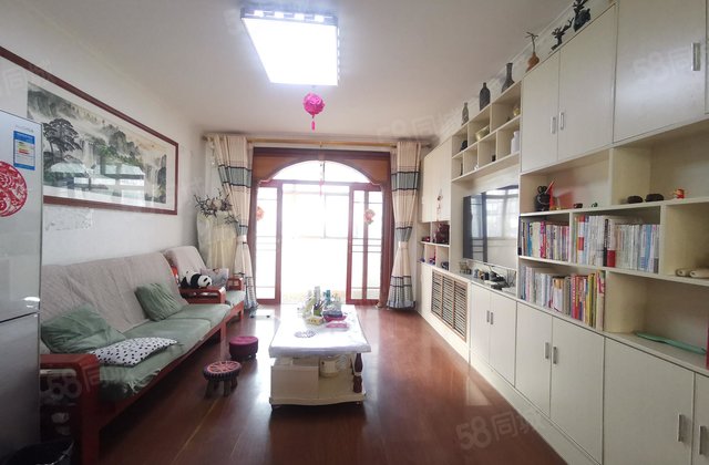 文轩本部 多层一楼 精装三室三叶草户型 三阳台 看房方便