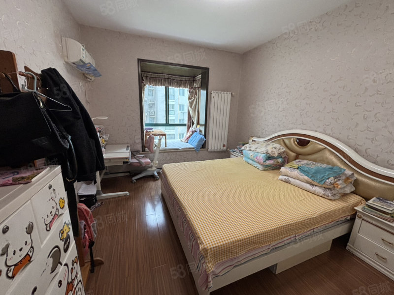 东正国际3室2厅2卫138㎡南北92万