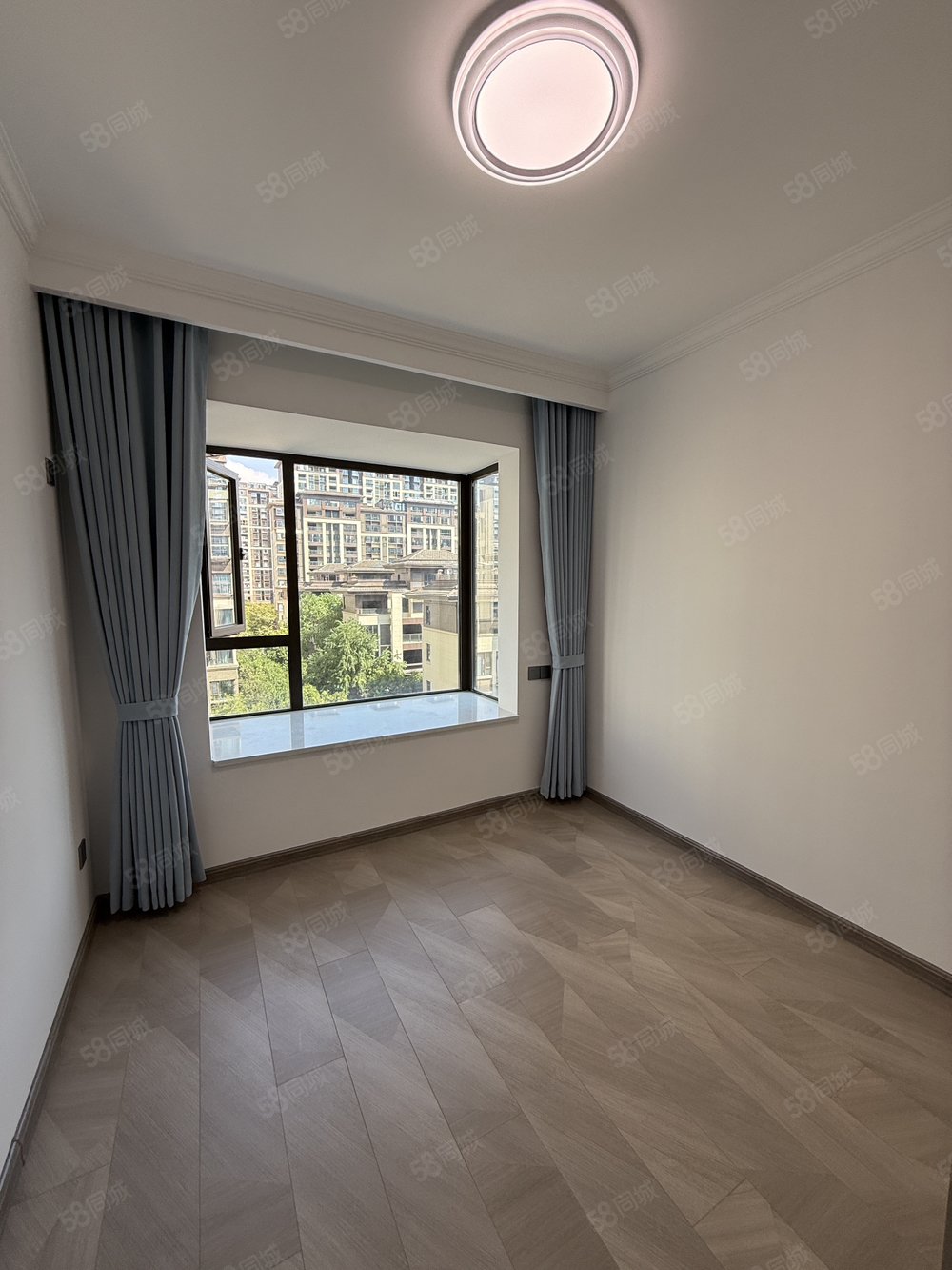 金尊府3室2厅2卫140㎡南北103.8万