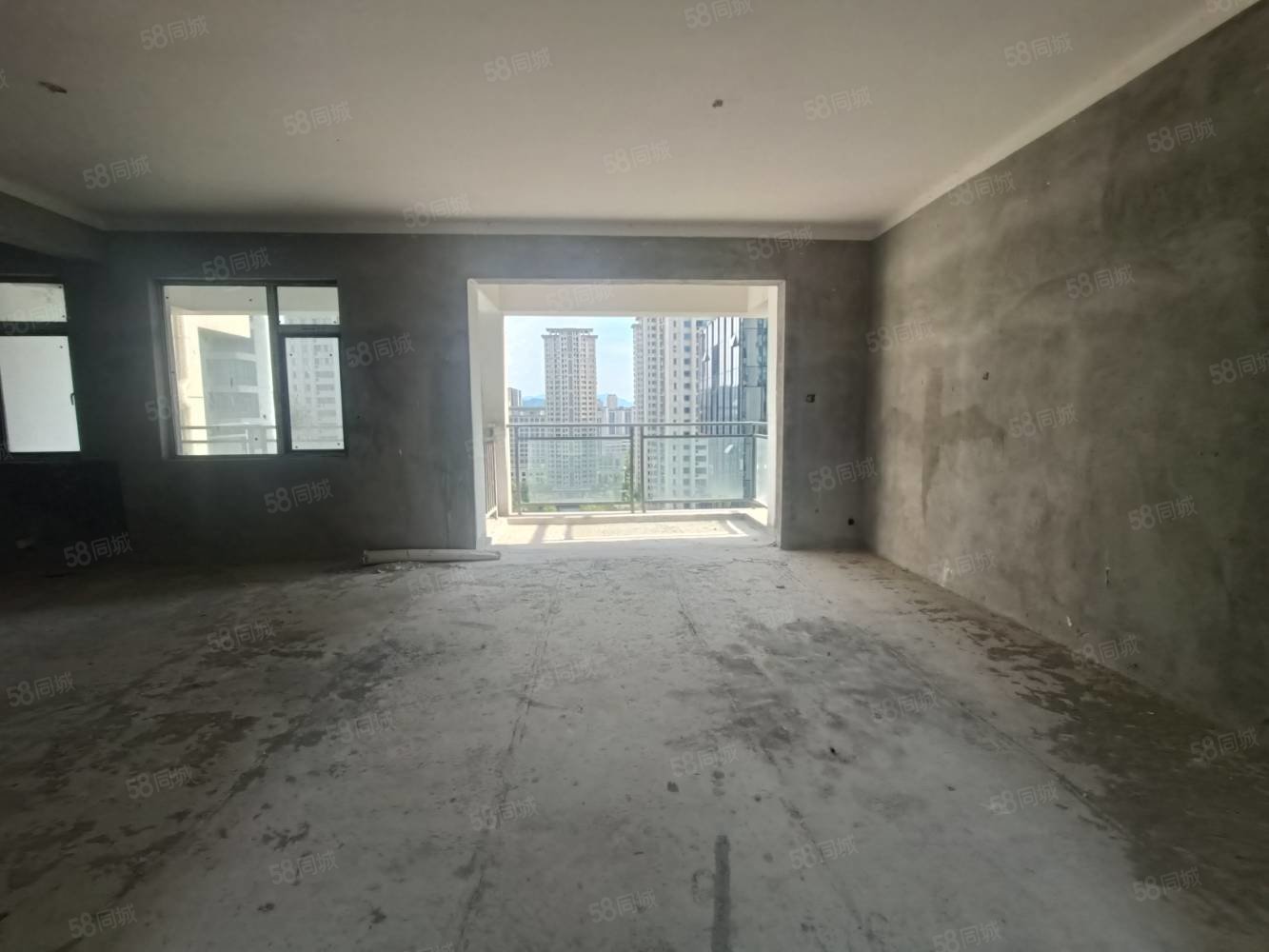 德和领秀广场4室2厅3卫180㎡南北160万