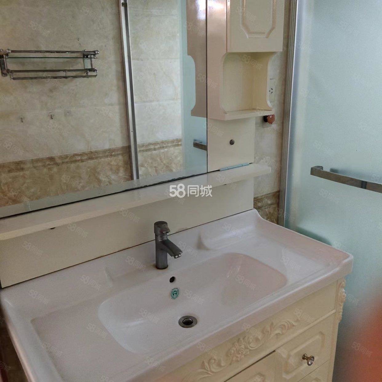 巨人印象小区3室2厅2卫128㎡南58万