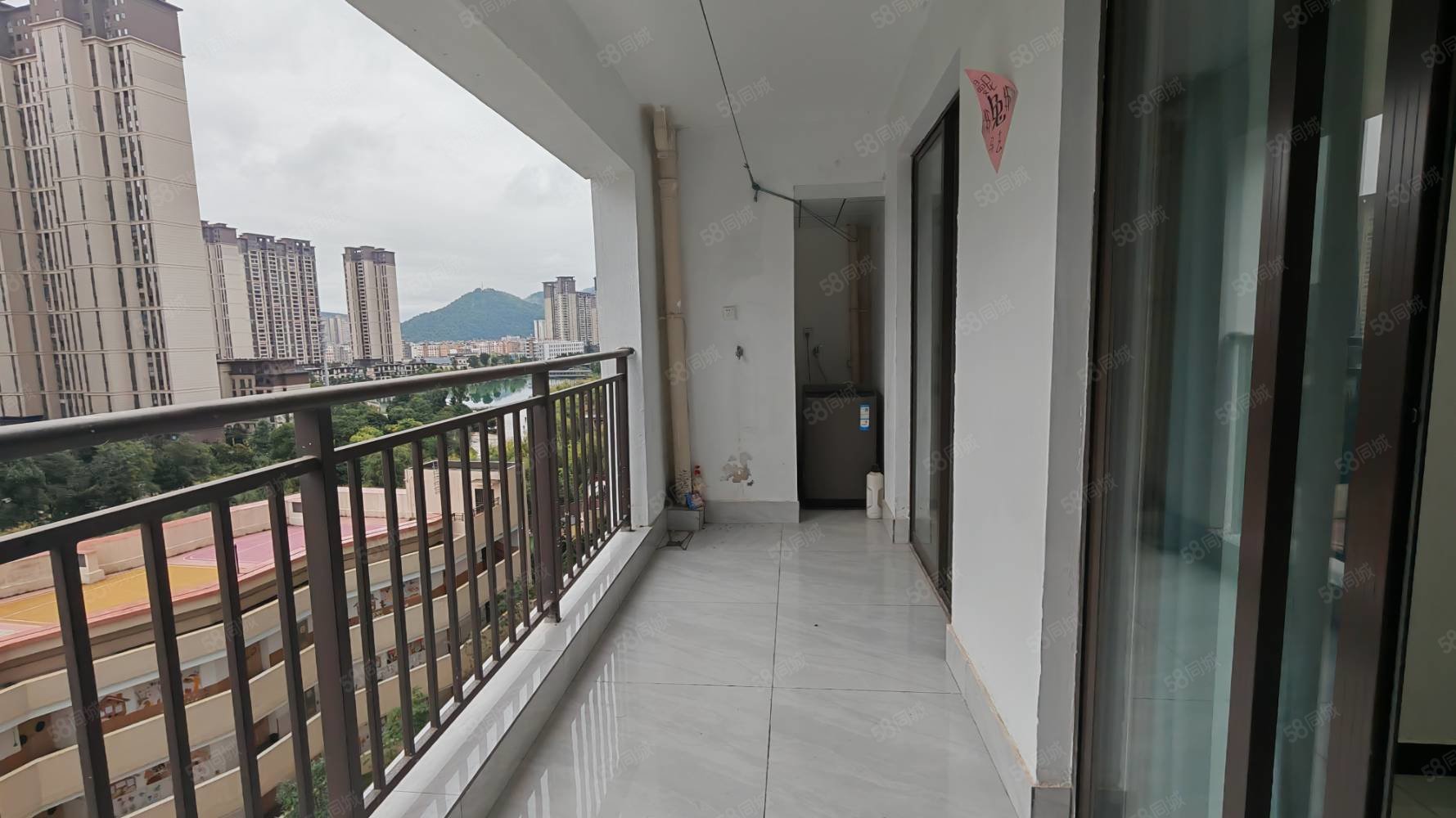 吾悦广场悦湖公馆3室2厅2卫118㎡南北78.8万