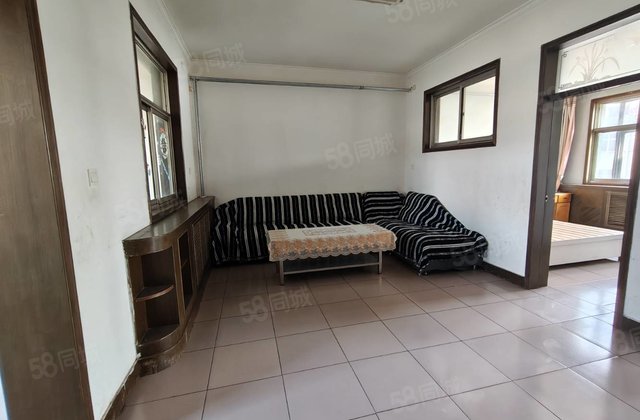 文轩本部龙山南区 超低密度 交通便利 高楼层视野好