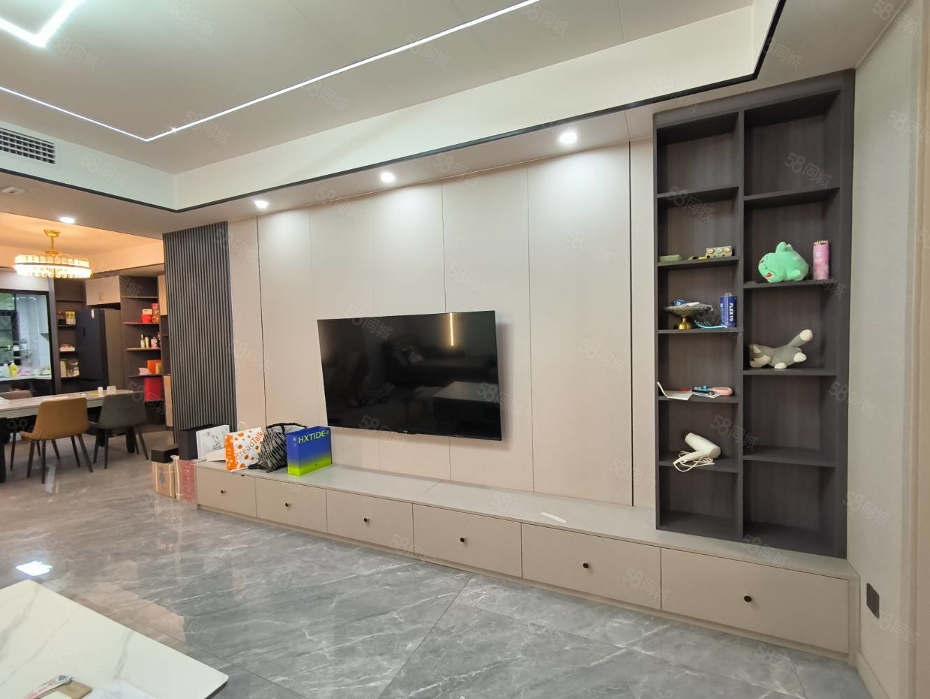 港中旅公元6室2厅3卫230㎡南北196万