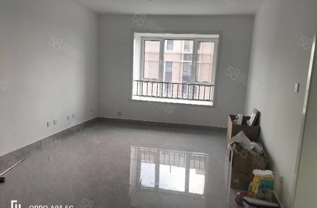 万达附近，新房未注，带储藏室，三室两卫，急售