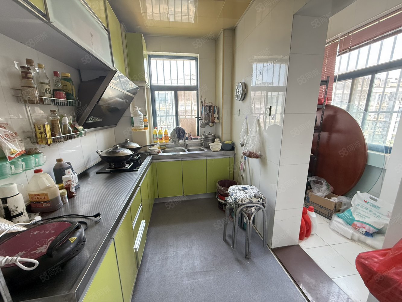 新港国际3室2厅2卫139㎡南北95万