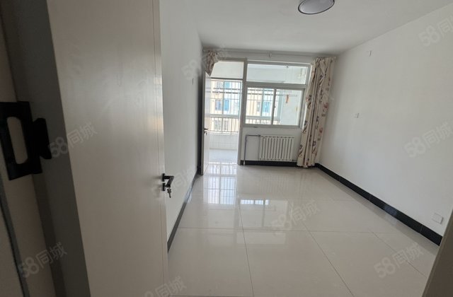 利民路明星小区2期 带车库 精装3室