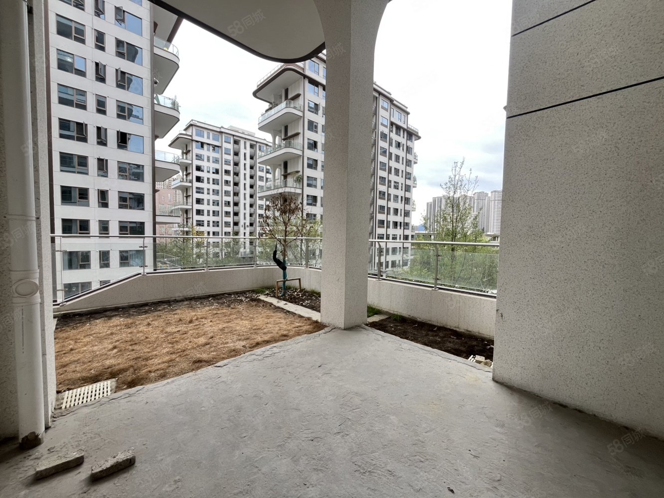 国瑞麓林府4室2厅3卫145㎡南北125万