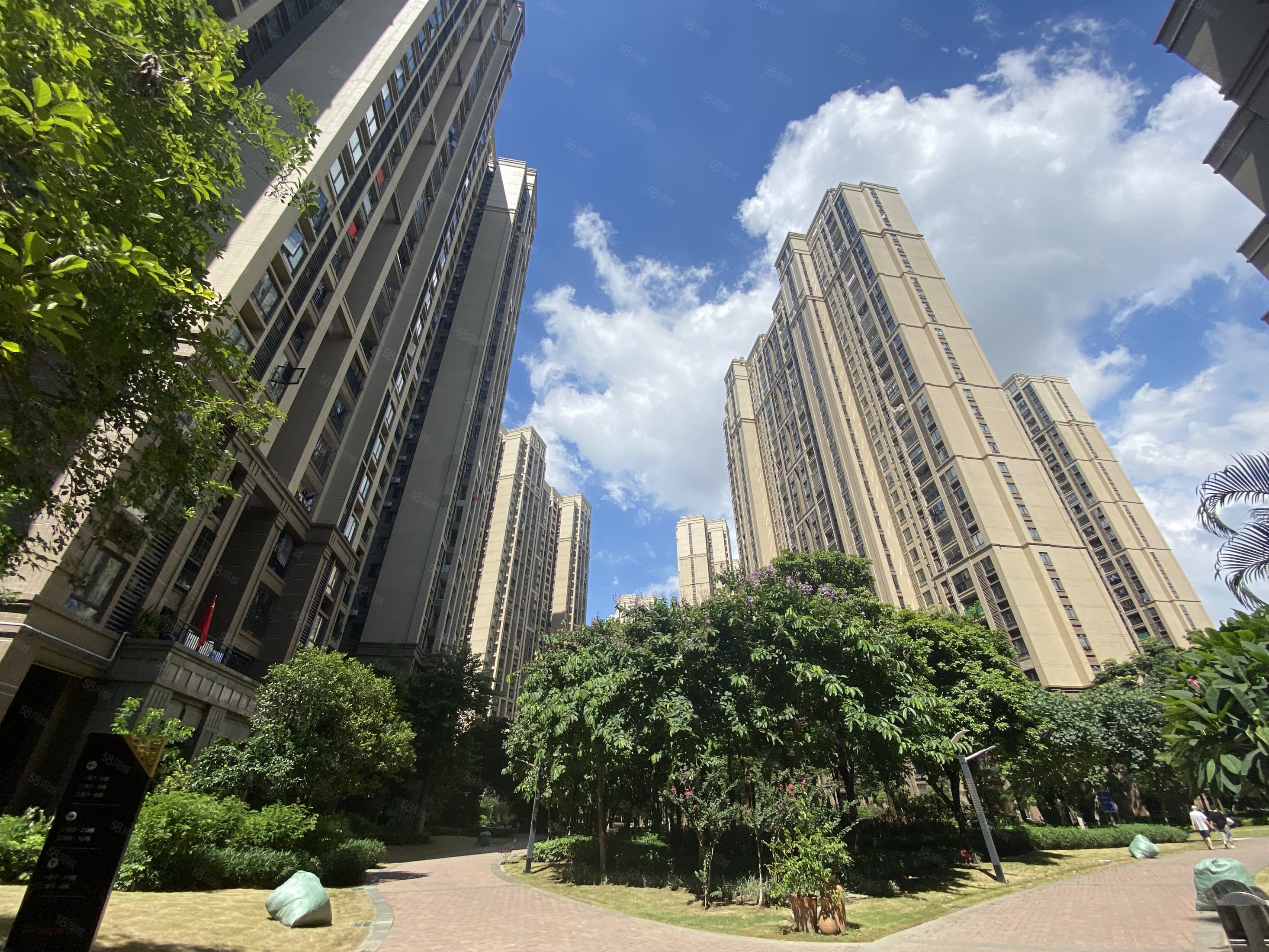 中海锦城4室2厅2卫141.77㎡南北420万