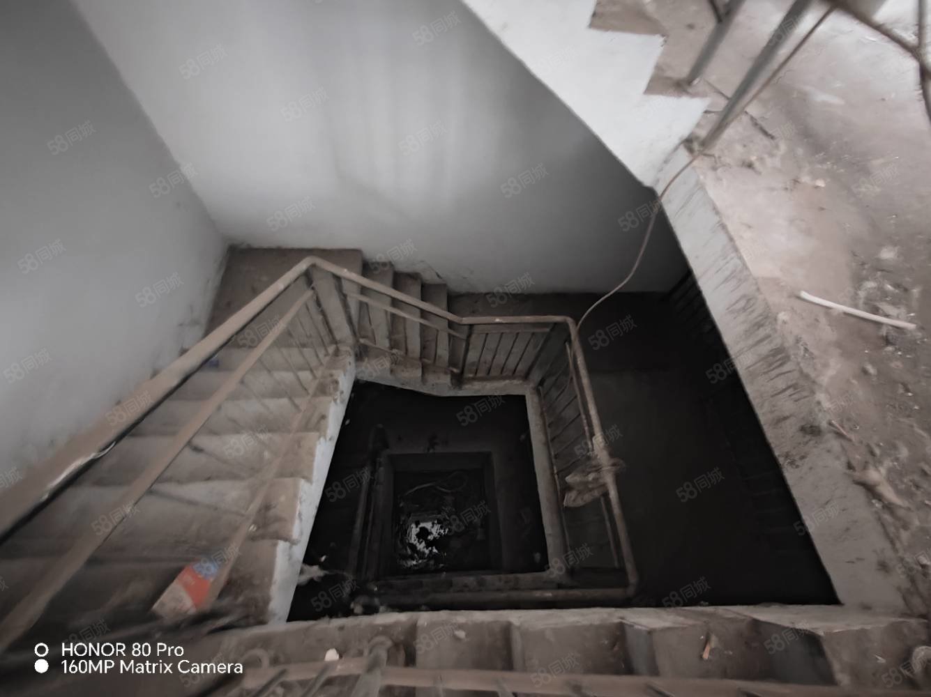 维也纳庄园5室2厅3卫278㎡南北208万