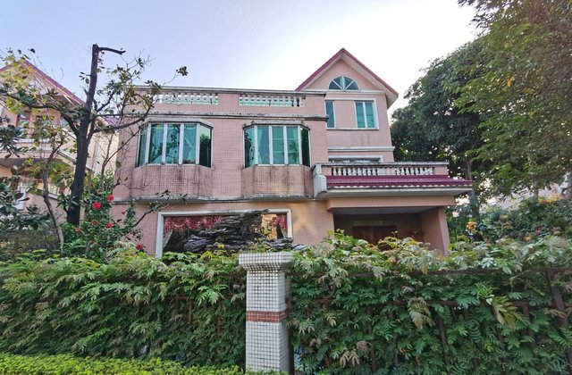 金沙丽水,独栋大别墅,403方,7房5卫,带200方大花园.