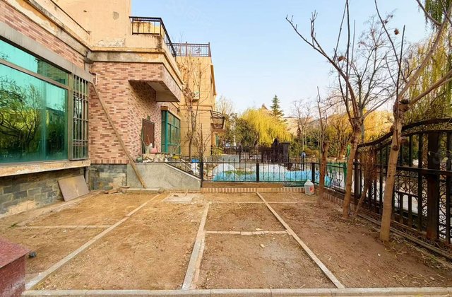 汽车总站 中华苑别墅 上下共4层 负一带车库 5室3厅4卫