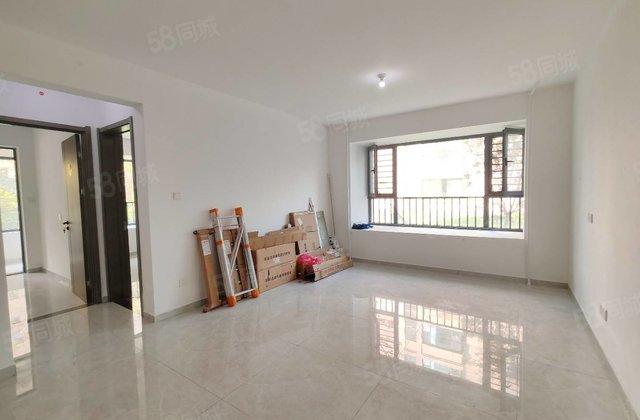 孝心一楼！新房未住！边户！理想城 三室两厅 送车位送储藏室