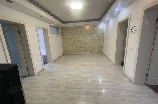 赠阳面车库！步梯一楼！大三室！凤凰新城东区！开发区