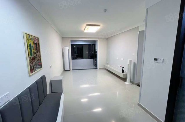 万达北邻荣盛江南里新小区！正规三室，高档装修，采光无遮挡。