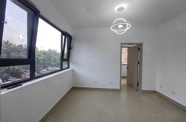 精装边户好楼层，免大税有储藏室。